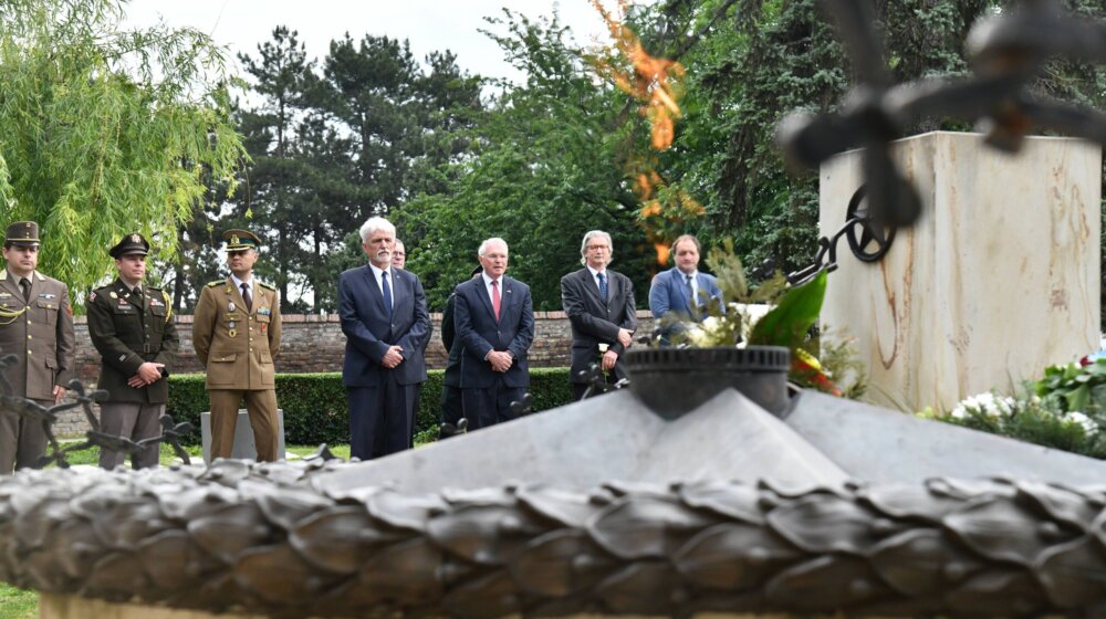 Ambasadori položili vence u Spomen parku oslobodiocima Beograda povodom Dana pobede 15
