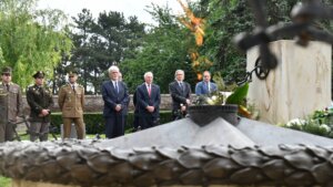 Ambasadori položili vence u Spomen parku oslobodiocima Beograda povodom Dana pobede