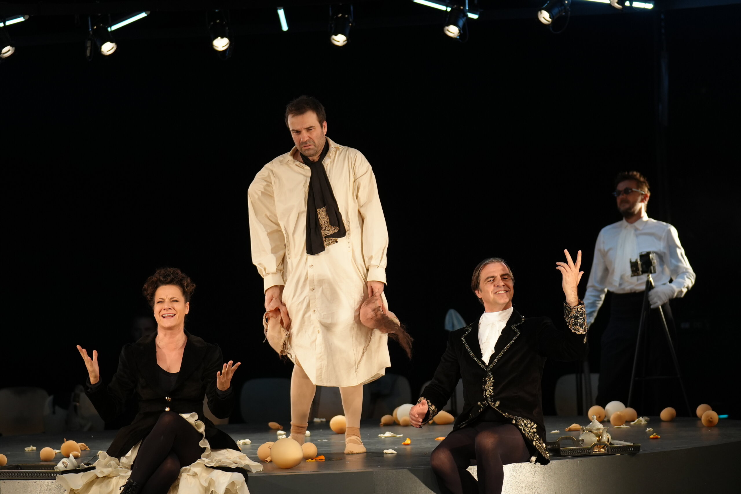 Društvo je mnogo nakaznije i strašnije od deformiteta čoveka koga ismeva: Premijera predstave "Čovek slon" u režiji Kokana Mladenovića u BDP 3