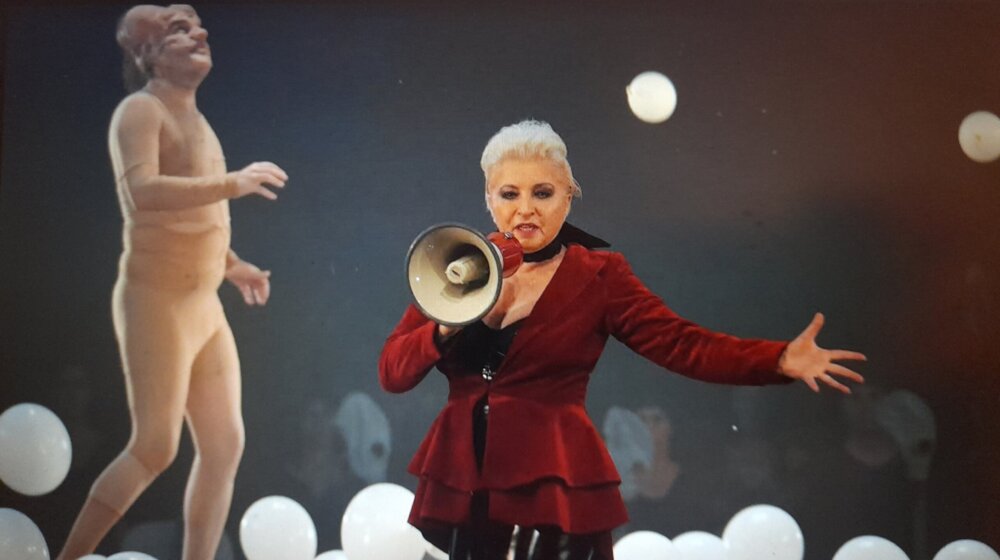 Društvo je mnogo nakaznije i strašnije od deformiteta čoveka koga ismeva: Premijera predstave "Čovek slon" u režiji Kokana Mladenovića u BDP 1