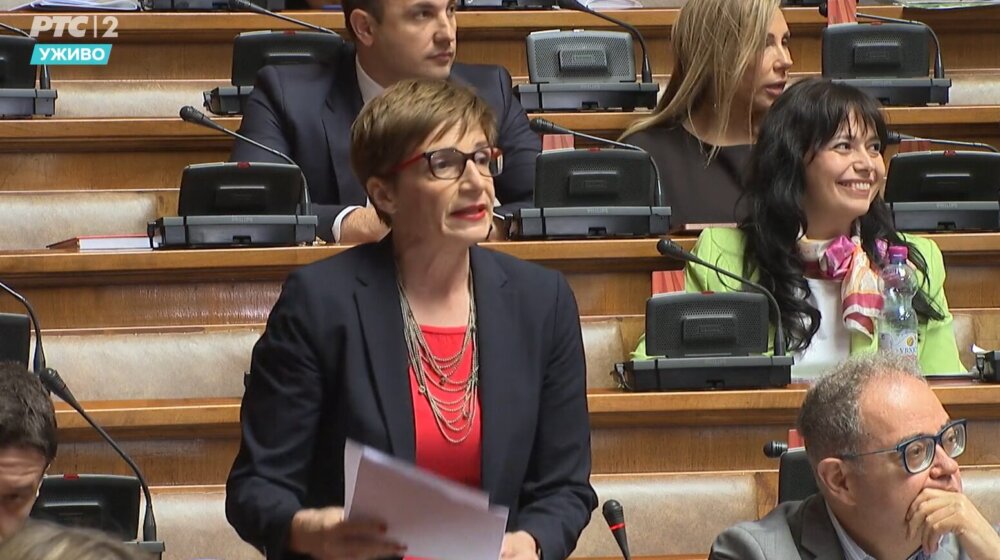 Koliko su vredni znaćemo kad Vučić bude brao jagode na normu, a Vulin rotkvice za dnevnicu, poručila Dragana Rakić 1