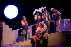 Muzička forma samo izgovor za dirljivu dramu: Kultni brodvejski mjuzikl „Zorba” premijerno u kragujevačkom Teatru 6