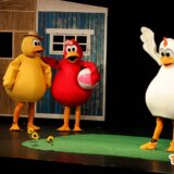 Dečija predstava "Tri pileta i vuk" osvojila srce publike u petom spektakularnom izvođenju 1