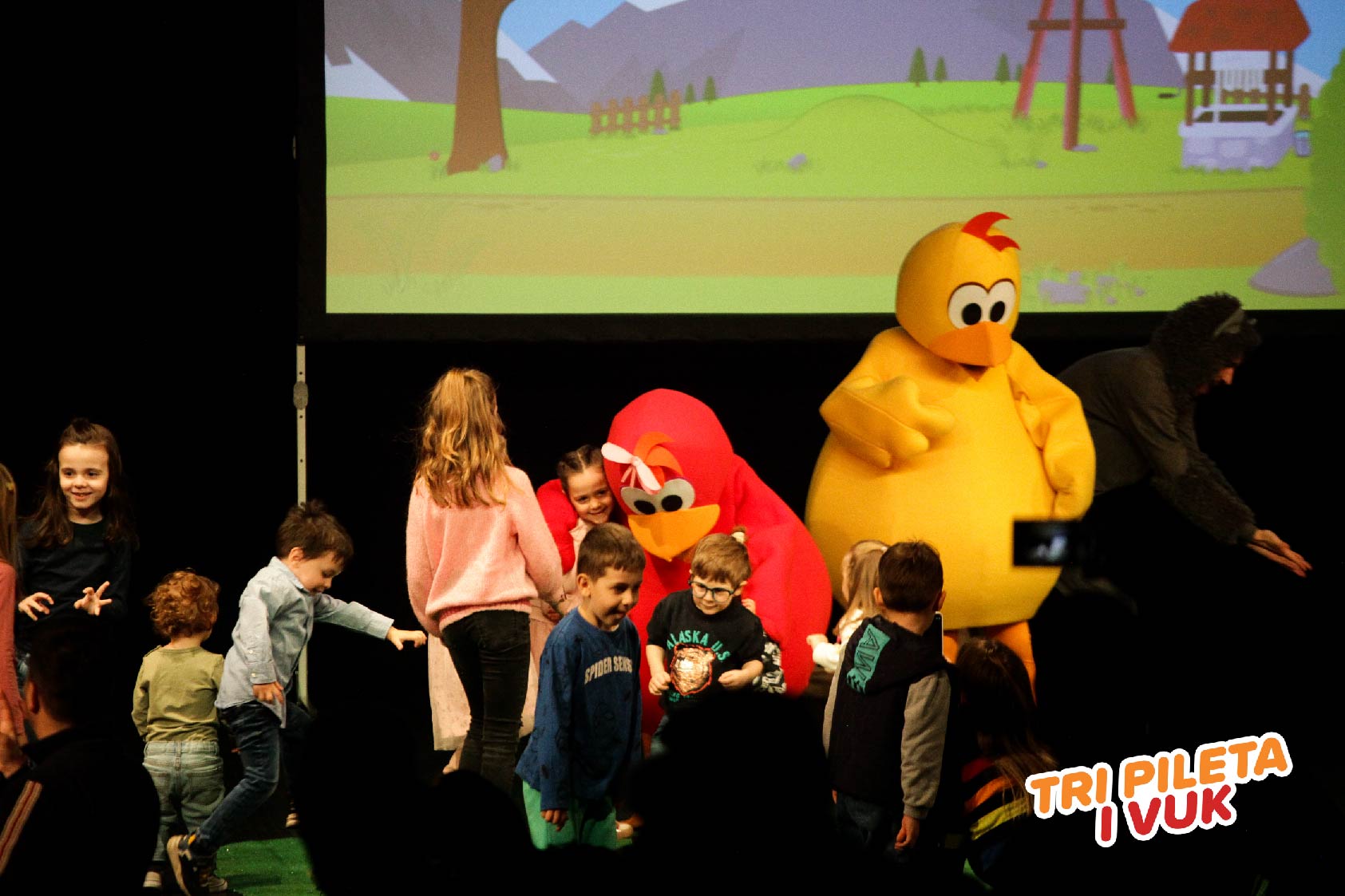 Dečija predstava "Tri pileta i vuk" osvojila srce publike u petom spektakularnom izvođenju 2