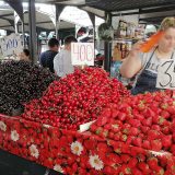 Šta je sve poskupelo u poslednjih godinu dana: Struja nije, ali jesu poštanske usluge, odnošenje smeća, voće, lekovi... 6