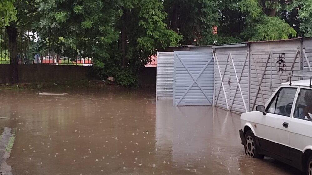 Lokalne poplave, grad, oboreno stablo i požar: Popodnevno nevreme nije izazvalo ozbiljniju štetu Kragujevcu 1