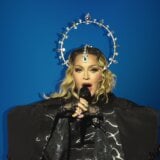 Kako je Madona pored "kraljica popa" dobila još jednu bitnu titulu za istoriju pop muzike? 9