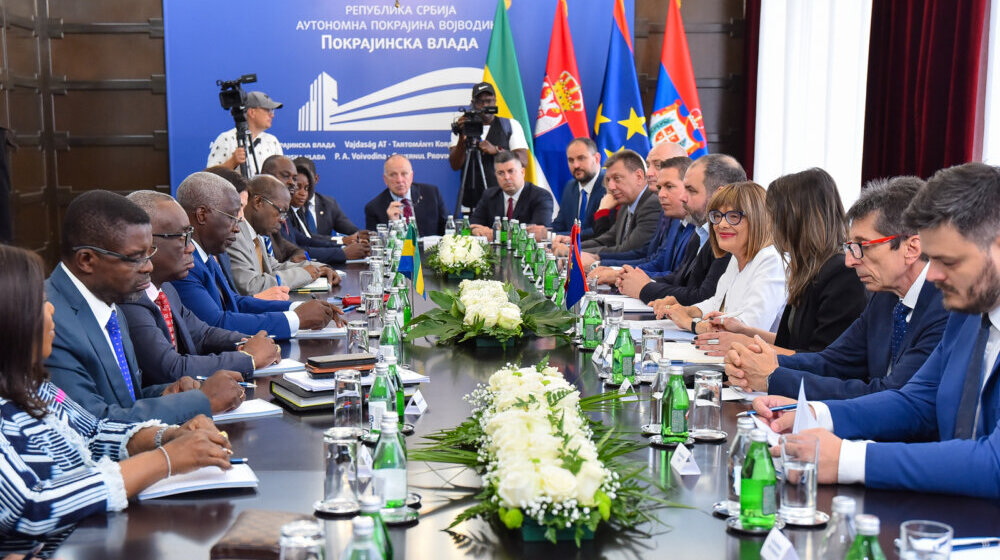 Premijerka Maja Gojković sa predsednikom Vlade Gabona: Skupština Vojvodine usvojila sporazum o saradnji sa pokrajinom u Angoli 47