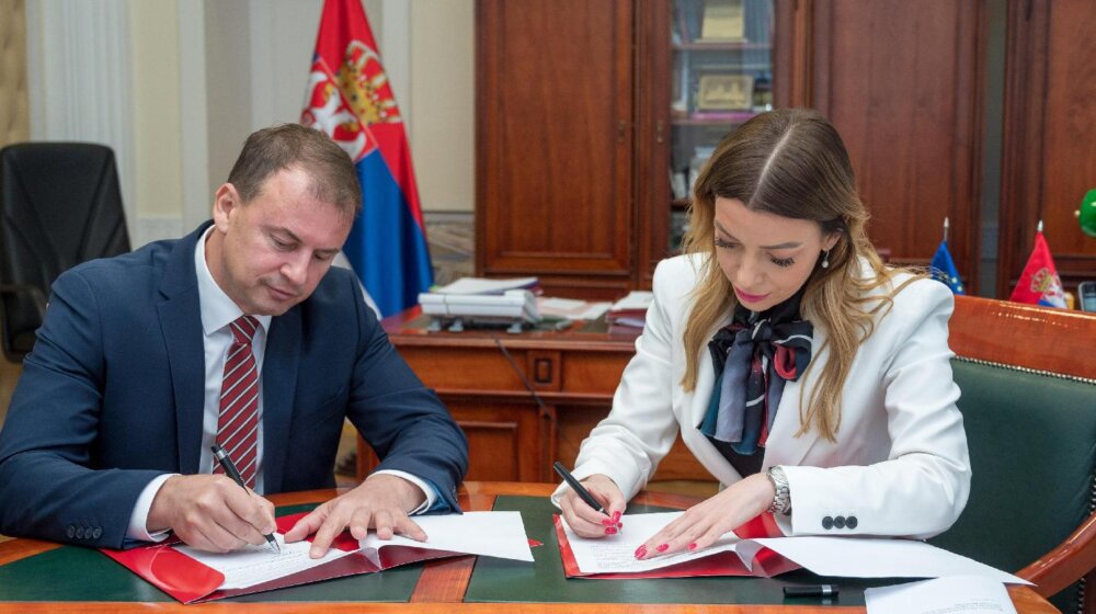 "Profesionalni izazov i odgovornost": Nova ministarka privrede preuzela dužnost 1