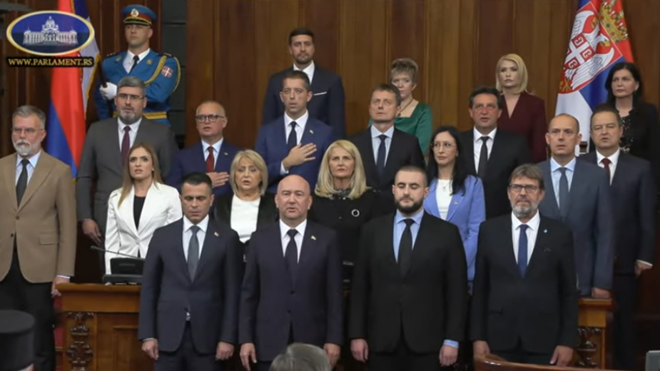 Izglasana nova Vlada Srbije, ministri položili zakletvu, Vučića dočekali aplauzom (FOTO/VIDEO) 2