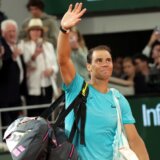 Rafael Nadal pažljivim gestom odao veliko priznanje Novaku Đokoviću u danu oproštaja od tenisa (VIDEO) 2