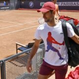 Influenser sad preti Novaku Đokoviću: Sledeći put ću na tebe baciti ranac 6