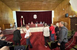 Odložena sednica Skupštine grada Kragujevca zbog nepojavljivanja odbornika vladajuće koalicije koji su je zakazali