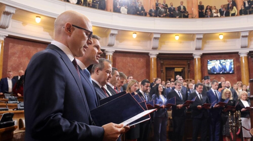 Kako su se ministri na društvenim mrežama pohvalili da su deo Vlade Srbije? 10