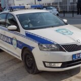 Muškarac u Kragujevcu izazvao saobraćajnu nezgodu, pobegao sa lica mesta, potom vređao pa napao policajce nanevši im lakše povrede 48