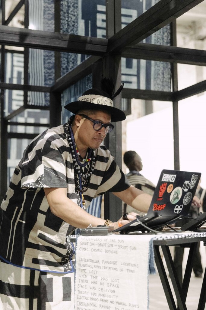 Izložba “Rekonstrukcija zvezdane prašine” Antonia Hozea Guzmana i Ive Janković u galeriji DOTS 2 Izložba “Rekonstrukcija zvezdane prašine” Antonia Hozea Guzmana i Ive Janković u galeriji DOTS 1