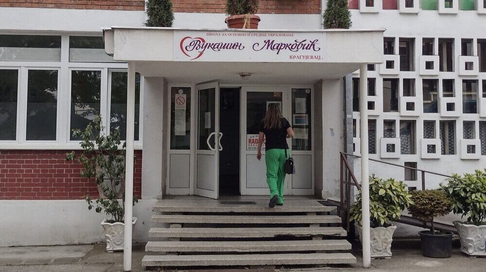 Komunikatori koji proizvode glas, robusne tastature i miševi, lopte koje zveče: Škola u Kragujevcu kao resursni centar inkluzivnog obrazovanja 1