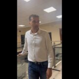 Savo Manojlović najavio da će preko vikenda da spava u Opštini Čukarica, razlog - overitelji za potpise 12