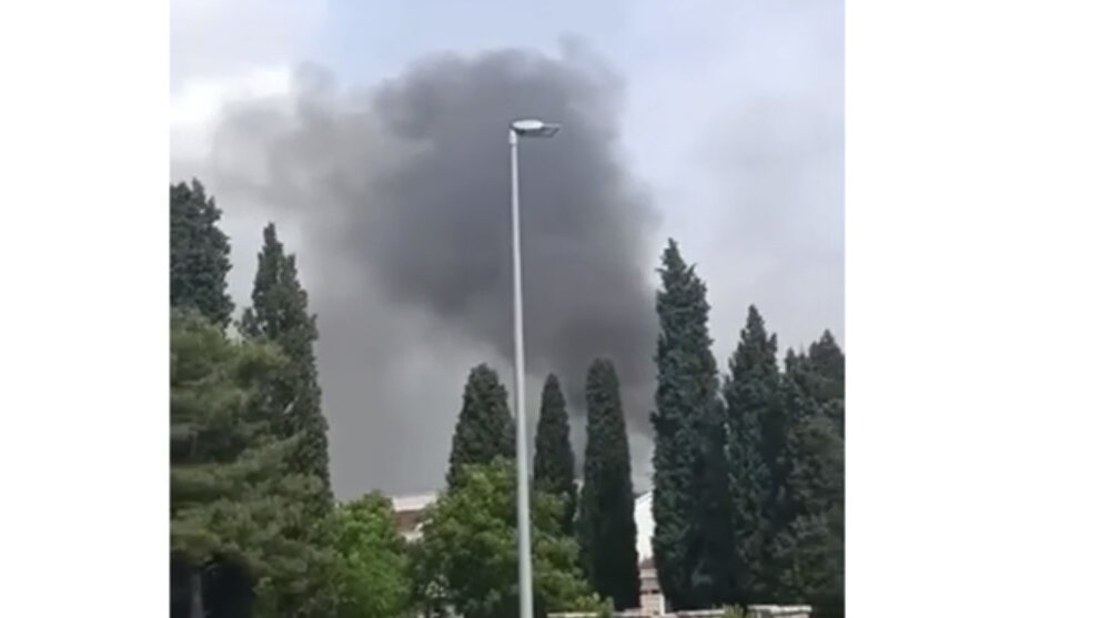 (VIDEO) Polumaturanti tokom bakljade zapalili krov škole u Podgorici 10
