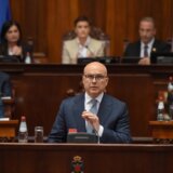 Mandatar Vučević poslaniku Jovanoviću: Da danas imamo izlaz na more lakše bi se borili za Kosovo, vi ste predali Crnu Goru 6