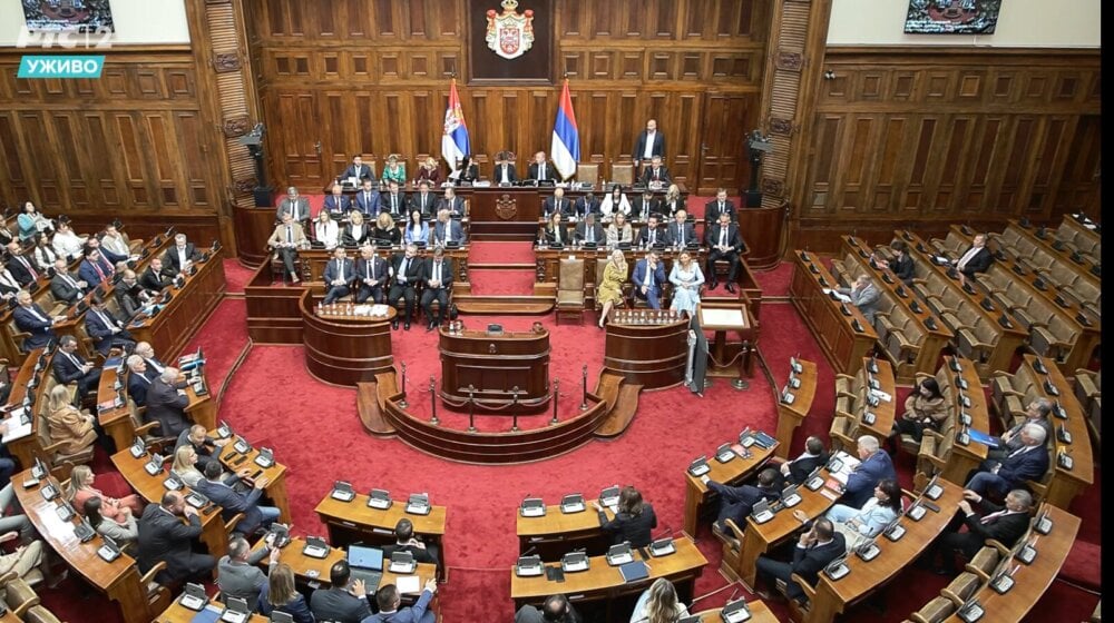 UŽIVO: Skupština Srbije nastavlja raspravu o vladi (FOTO/VIDEO) 9
