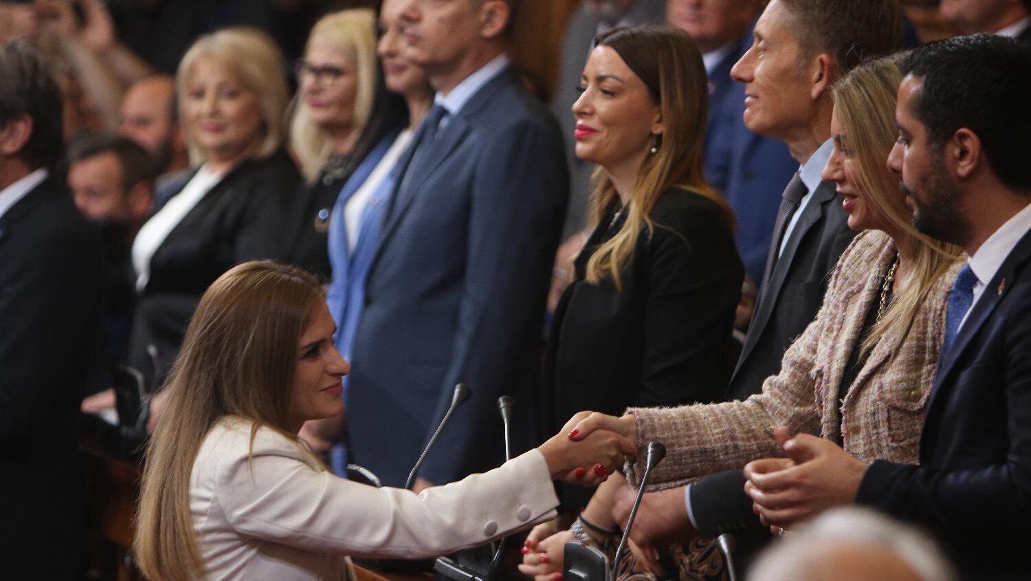 Izglasana nova Vlada Srbije, ministri položili zakletvu, Vučića dočekali aplauzom (FOTO/VIDEO) 3