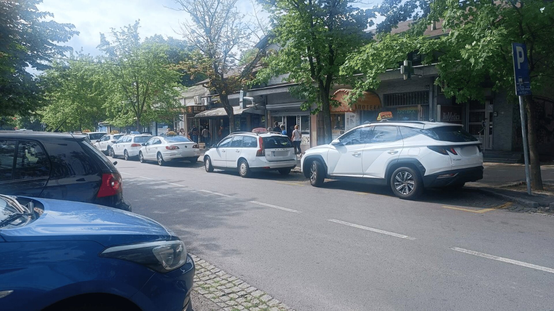 Svi taksi automobili u Beogradu od juče u belom (FOTO) 5