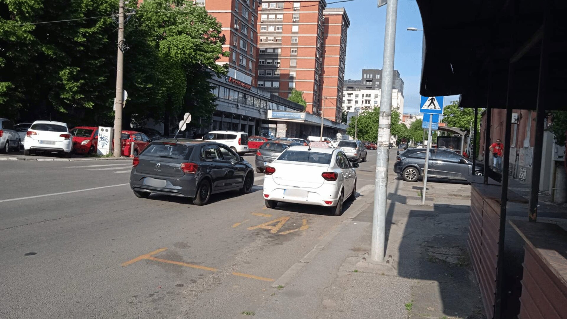 Svi taksi automobili u Beogradu od juče u belom (FOTO) 2