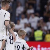 Noć kada se Toni Kros oprostio od Madrida, suze i aplauzi za neponovljivog Nemca 5