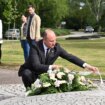 Obeležen Dan pobede na fašizmom u Novom Sadu: Gradonačelnik Đurić položio vence na Spomen groblju 14