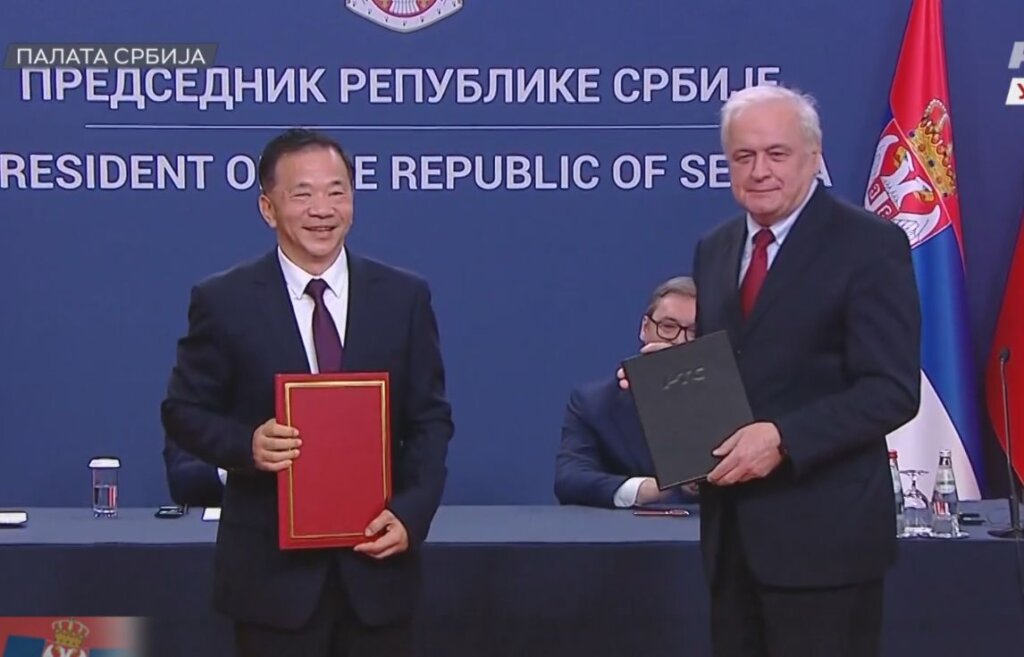 (FOTO) Vasiljević, Bujošević, Albunović, Grčić razmenili memorandume sa kineskim kolegama: Razumevanje u medijskoj sferi 4