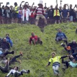 Neobična trka za sirom održava se i ove godine u Velikoj Britaniji 1