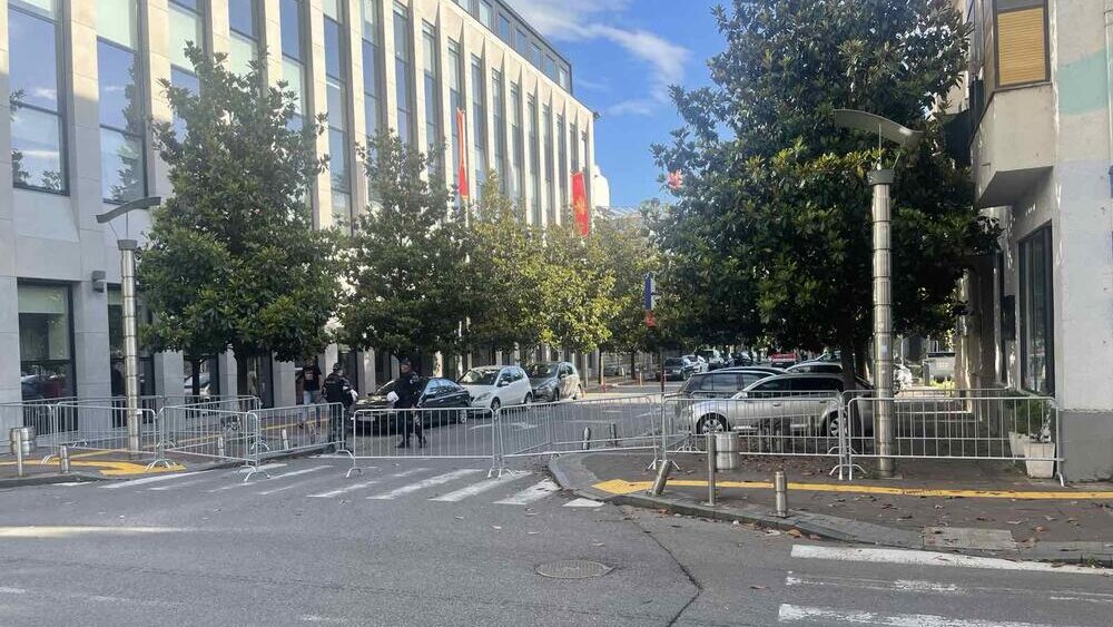 Protest u CG zbog Rezolucije o Srebrenici: "Nadam se da će referendum biti opet i pokazati da nas je više" 4 Protest u CG zbog Rezolucije o Srebrenici: "Nadam se da će referendum biti opet i pokazati da nas je više" 4