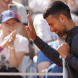 Boćanje na Rolan Garosu: Đoković nadmašio Međedovića koji je morao pred kazneni vod (VIDEO) 5