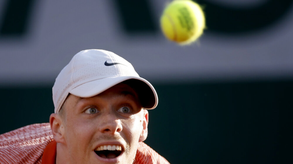 Nezgode Rolan Garosa: Šapovalov kao glineni golub (VIDEO) 1