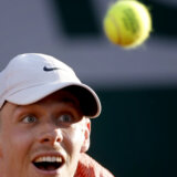 Nezgode Rolan Garosa: Šapovalov kao glineni golub (VIDEO) 1