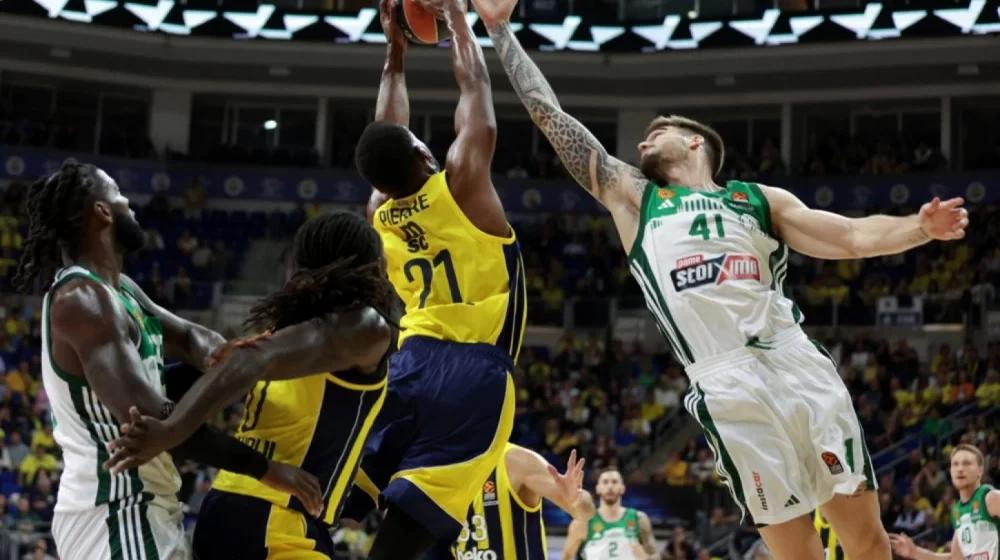 Početak prve polufinalne utakmice fajnal-fora Evrolige kasnio zbog incidenata u dvorani i nereda na ulazu u halu (video) 1