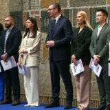 Uručeni ugovori o radu najboljim diplomcima medicinskih fakulteta i srednjih medicinskih škola 3