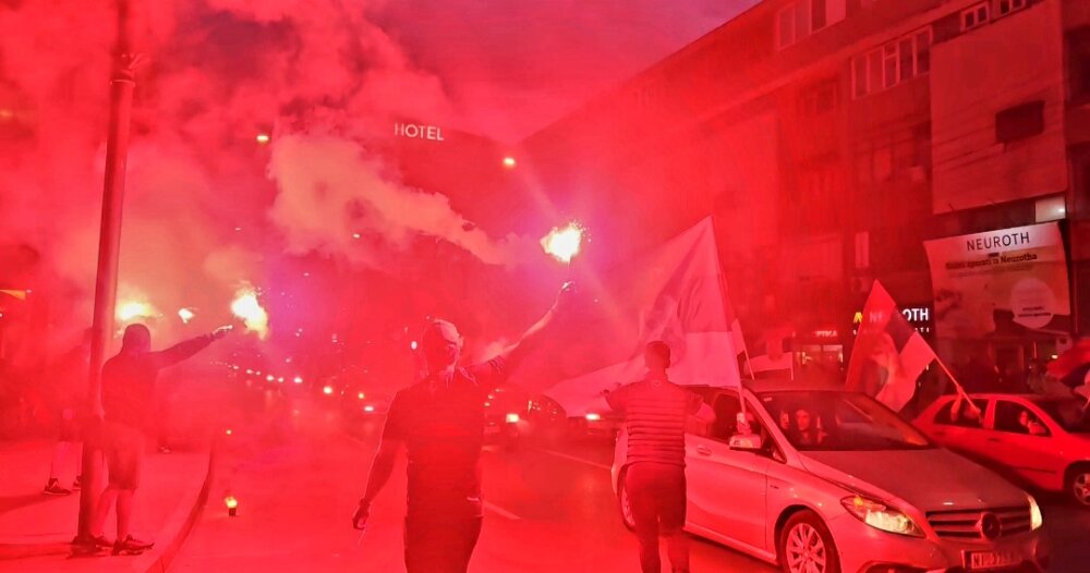 Šta se slavilo po većim gradovima Srbije nakon što je usvojena rezolucija UN? 2 Šta se slavilo po većim gradovima Srbije nakon što je usvojena rezolucija UN? 2