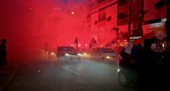 foto, protest zbog rezolucije o strebrenici 4, foto glas juga U Nišu kolone vozila sa srpskim zastavama u znak protesta zbog Rezolucije o genocidu u Srebrenici 3