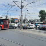 Sudar tramvaja i automobila na Autokomandi: Linije 9, 10 i 14 zasad ne saobraćaju 2