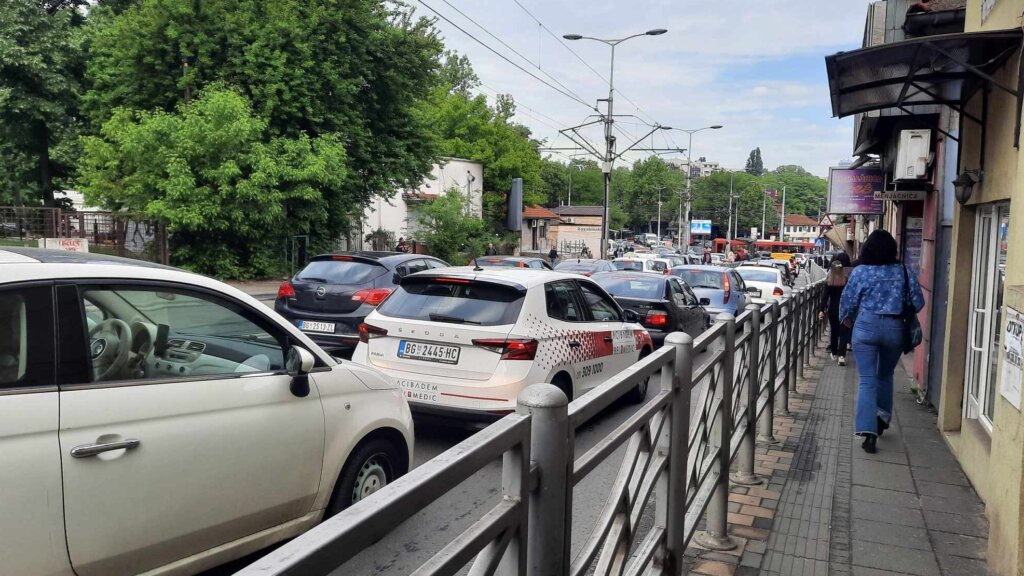 Organizovani doček Si Đinpinga, kolaps u Beogradu: Gužva ispred Palate Srbija, čuje se kineska muzika, blokiran Brankov most 2