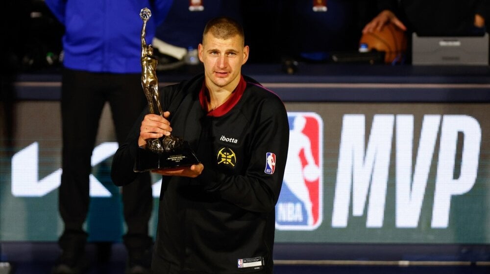 "Džordan" se vratio u Denver: MVP Nikola Jokić primio trofej za najboljeg igrača NBA (VIDEO) 8