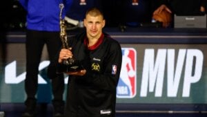 „Džordan“ se vratio u Denver: MVP Nikola Jokić primio trofej za najboljeg igrača NBA (VIDEO)