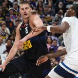 Denver gubi tlo pod nogama, Jokić kao džin u okovima: Minesota još ubedljivija u drugoj utakmici u Koloradu - 2:0 2