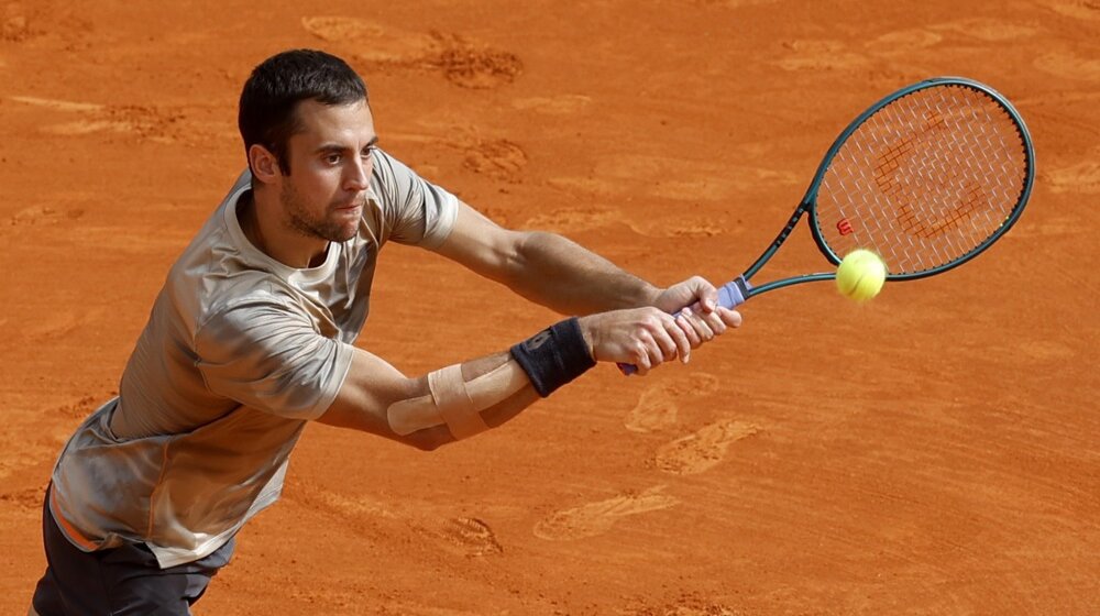 Junačka borba Lasla Đerea u najdužem meču svoje karijere: Pet časova na Rolan Garosu, četiri spasene meč-lopte, super taj-brejk i poraz 1