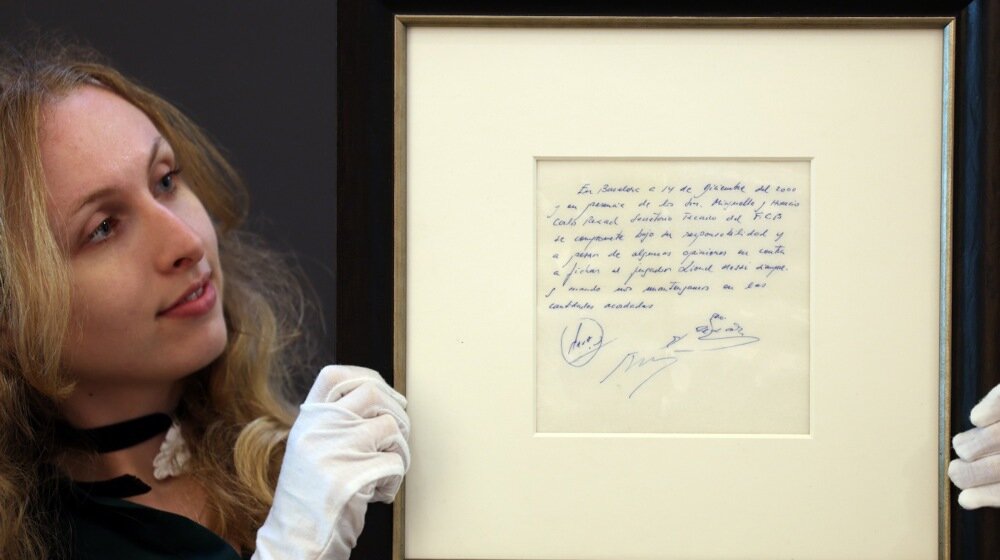 Dan za aukcije: Za koliko je prodata Mesijeva salveta, a koliko je Mbape dao za ulični portret Pelea? 1