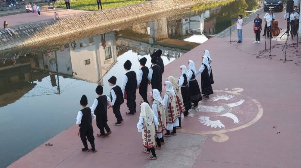 Stariji dečji Gradski folkorni ansambl “ZO-RA” osvojio “Zlatni opanak” 1