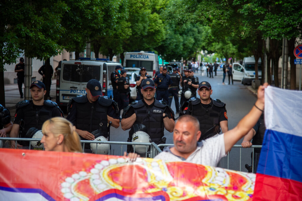 Protest u CG zbog Rezolucije o Srebrenici: "Nadam se da će referendum biti opet i pokazati da nas je više" 2 Protest u CG zbog Rezolucije o Srebrenici: "Nadam se da će referendum biti opet i pokazati da nas je više" 2