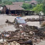“Noćas oko tri sata sam čula huk kao da je cunami”: Meštanka Rajca govori za Danas o velikim poplavama u tom mestu (FOTO) 2